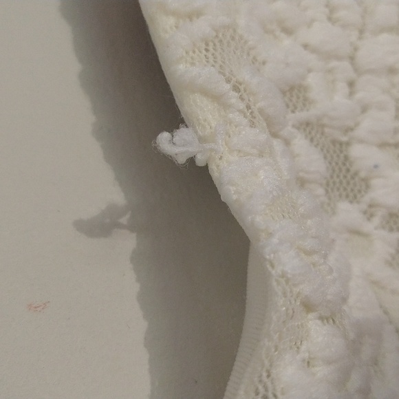 Vintage JM Collection Petite Dainty Cream Scalloped Edge Lacy Mesh V-Neck Top - Picture 11 of 12